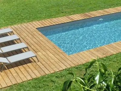 Piscine de l'établissement Charmante maison XVIIIème rénovée avec piscine et terrasse, proche rivière et pistes cyclables - FR-1-426-99 ou située à proximité