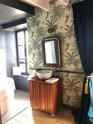 Salle de bains dans l'établissement La Belle Epoque - Chambres d'hôtes & SPA