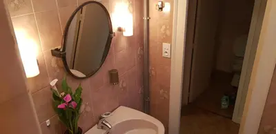 Salle de bains dans l'établissement La maison de Louise