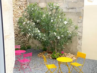 Jardin de l'établissement Bleu Soleil Rochefort 3 étoiles
