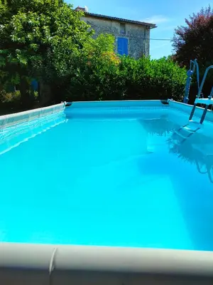 Piscine de l'établissement LE LOGIS DE LA PIERRE ou située à proximité