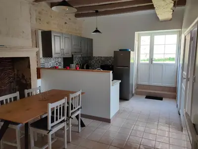 Cuisine ou kitchenette dans l'établissement LE LOGIS DE LA PIERRE