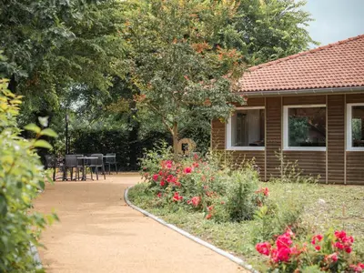 Jardin de l'établissement Logis hôtels Le Saint Pierre