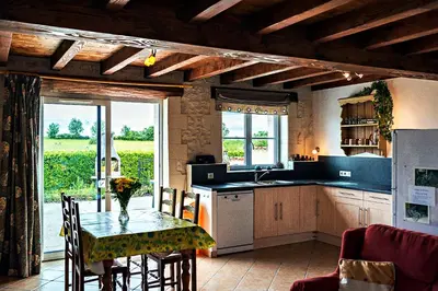 Cuisine ou kitchenette dans l'établissement Les Gîtes de Brives