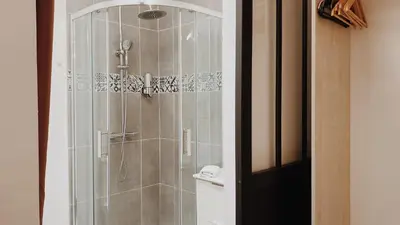Salle de bains dans l'établissement La maison d'Angelique - Coliving Hotel - Gare de Niort
