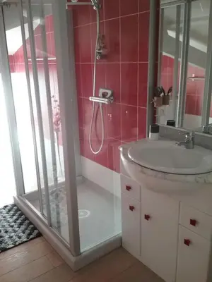 Salle de bains dans l'établissement La Salamandre