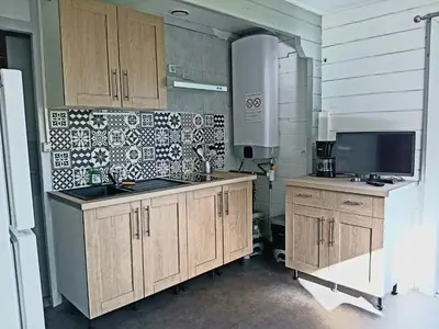 Cuisine ou kitchenette dans l'établissement Camping Ushuaïa Village Les Chalets de Moulière