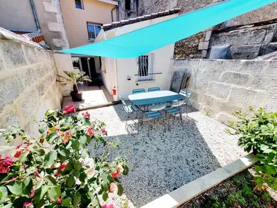 Terrasse ou espace extérieur de l'établissement Maison de ville confortable avec cour intérieure