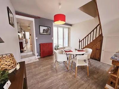 Coin salon dans l'établissement Maison de ville confortable avec cour intérieure