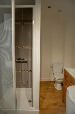 Salle de bains dans l'établissement Nid douillet T2 wifi centre historique 3 étoiles