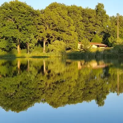 Cottage Sleeps 5 with Private Lake