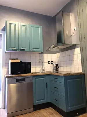 Cuisine ou kitchenette dans l'établissement Meublés de l'Arsenal cœur de ville !