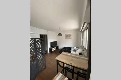 Coin salon dans l'établissement Le 13 du temple - plein coeur centre ville, résidence privée, 5mn gare Sncf, WIFI et Netflix