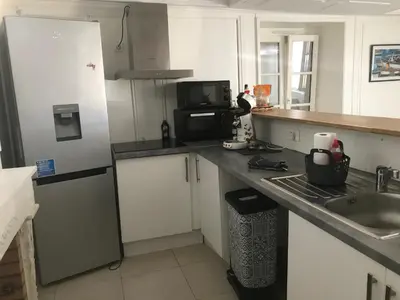 Cuisine ou kitchenette dans l'établissement Appartement plein centre de la ROCHELLE