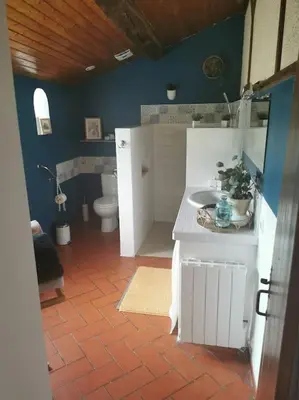 Salle de bains dans l'établissement Gîte de La Pomerie