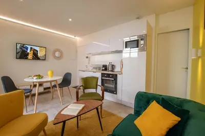 Cuisine ou kitchenette dans l'établissement Le Jaune Vendée - T2 renové - Terrasse