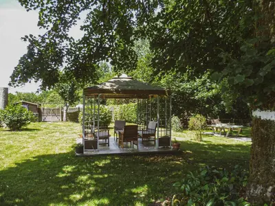 Jardin de l'établissement LA LAUJÈRE Chambres d'hôtes ROMANCE