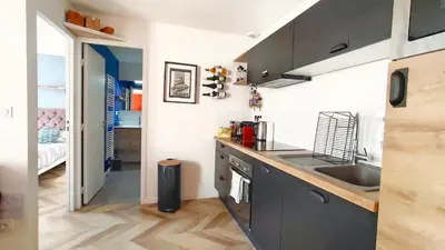 Cuisine ou kitchenette dans l'établissement Votre Escale - Magellan Cinéma