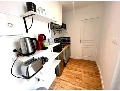 Cuisine ou kitchenette dans l'établissement The New-Yorker - hyper centre- 2mn gare SNCF - Wi-Fi Netflix gratuit