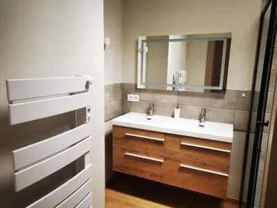 Salle de bains dans l'établissement Logement entier à LA CRECHE