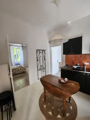 Cuisine ou kitchenette dans l'établissement Maison Laurenza/ La Liversoise