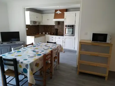 Cuisine ou kitchenette dans l'établissement Gîte familial chaleureux à la campagne 20mn FUTUROSCOPE