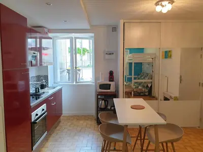 Cuisine ou kitchenette dans l'établissement Appartement entier meublé à Beaumont proche Futuroscope et Poitiers Technopole