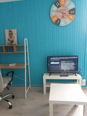 Télévision ou salle de divertissement dans l'établissement Appartement entier meublé à Beaumont proche Futuroscope et Poitiers Technopole
