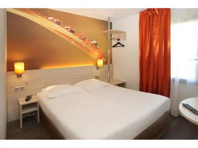 Un ou plusieurs lits dans un hébergement de l'établissement Hôtel Inn Design & Restaurant Rochefort