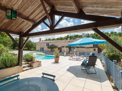 Piscine de l'établissement Holiday Home Au bord du canal by Interhome ou située à proximité