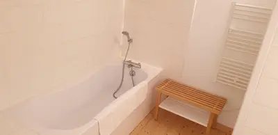Salle de bains dans l'établissement La Maison près du ruisseau
