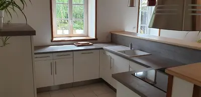 Cuisine ou kitchenette dans l'établissement La Maison près du ruisseau