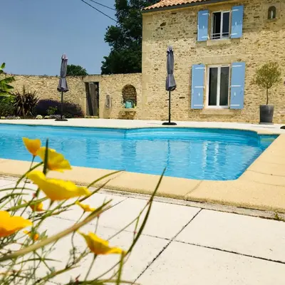 Piscine de l'établissement La Frouardière, 3 gîtes de charme ou située à proximité