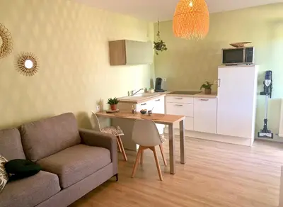 Cuisine ou kitchenette dans l'établissement Gîte dans une ambiance végétale avec Spa privatif