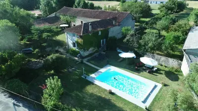 Piscine de l'établissement Les Granges de la Leigne, Ruffec ou située à proximité