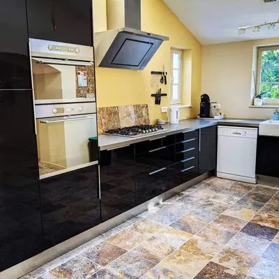 Cuisine ou kitchenette dans l'établissement Bienvenue au Barail, maison en pleine nature
