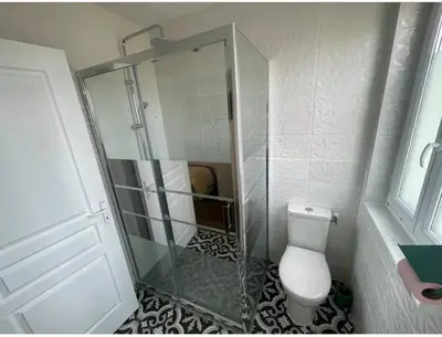 Salle de bains dans l'établissement The California Dream - hyper-centre - 2mn gare SNCF - WIFI NETFLIX gratuit