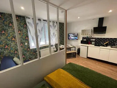 Cuisine ou kitchenette dans l'établissement La Nouvelle-Orléans - hyper-centre- 2mn SNCF - Wi-Fi Netflix gratuit