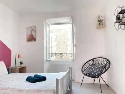 Un ou plusieurs lits dans un hébergement de l'établissement Jolie appartement 2 chambres 65m2 au centre ville
