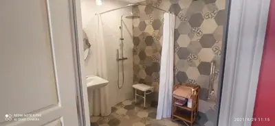 Salle de bains dans l'établissement L'Ecrin des Roches