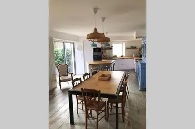 Cuisine ou kitchenette dans l'établissement Maison proche centre ville