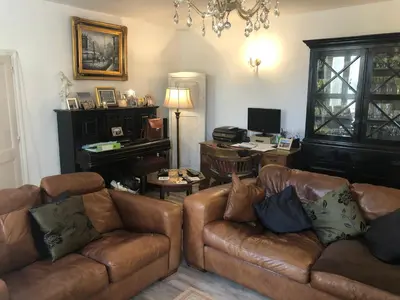 Coin salon dans l'établissement Les Geais