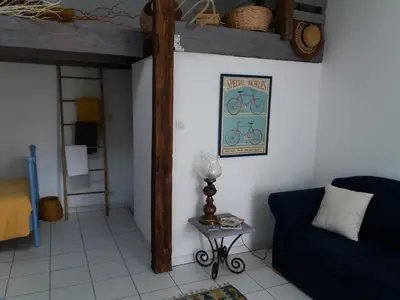 Coin salon dans l'établissement Chambre d'hôtes La Thibaudière
