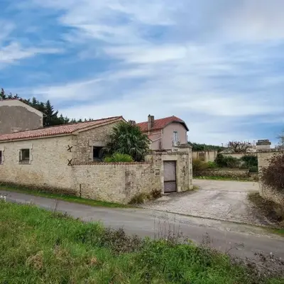 Gîte d'Architecte 6 Pers. avec Terrasse et Jardin à Pissotte - FR-1-426-480