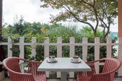 Balcon ou terrasse dans l'établissement Contact Hôtel O'Nice Saintes