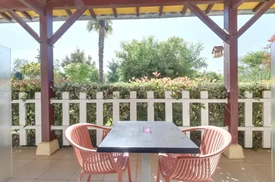 Balcon ou terrasse dans l'établissement Contact Hôtel O'Nice Saintes