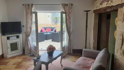 Télévision ou salle de divertissement dans l'établissement La Charmentaise