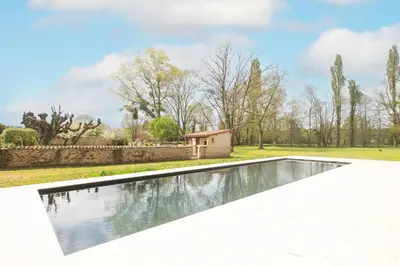 Piscine de l'établissement Le Clos Du Gue ou située à proximité