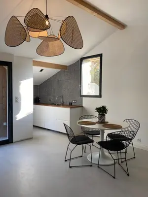 Coin salon dans l'établissement Le Lodge du Chêne