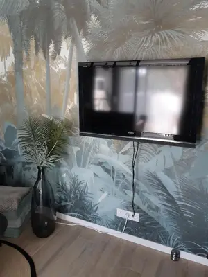 Télévision ou salle de divertissement dans l'établissement Casa Aix Keys avec jacuzzi privatif proche plages et Golf